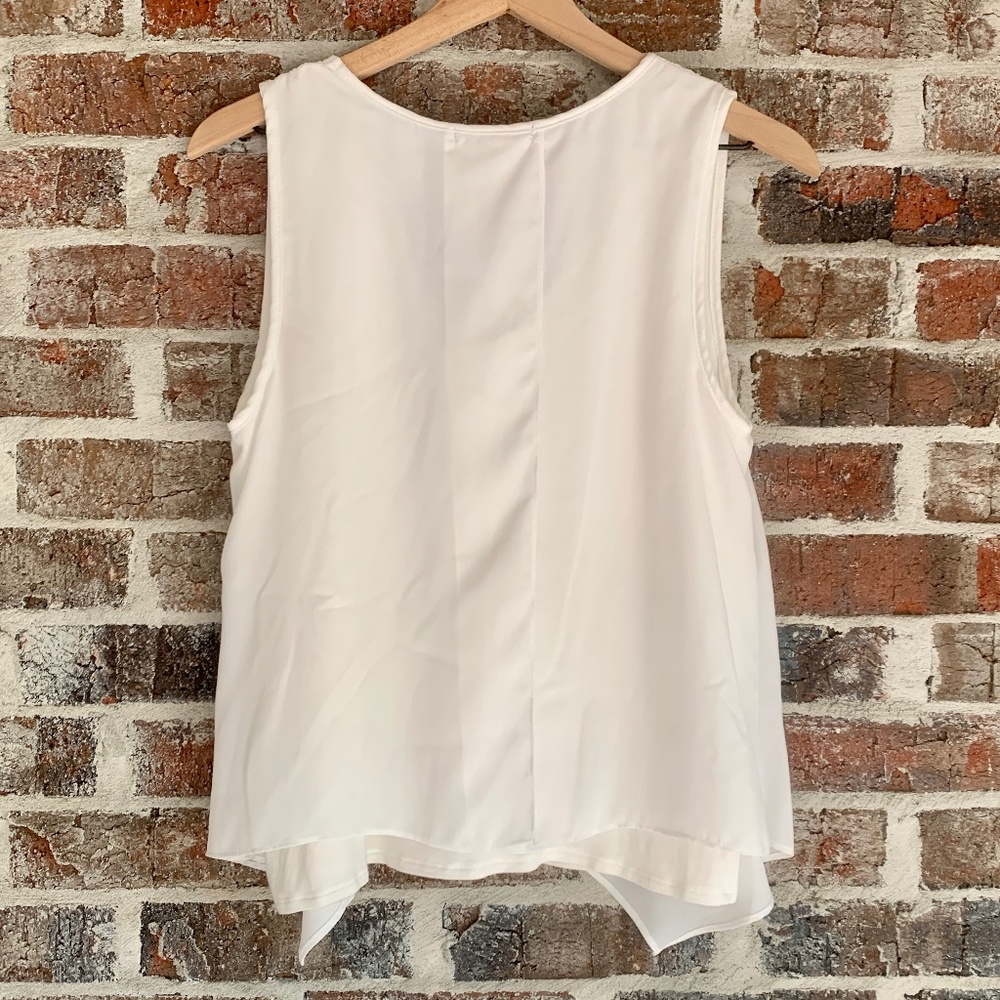 Green Envelope White Sleeveless Layered Blouse - Picture 3 of 6